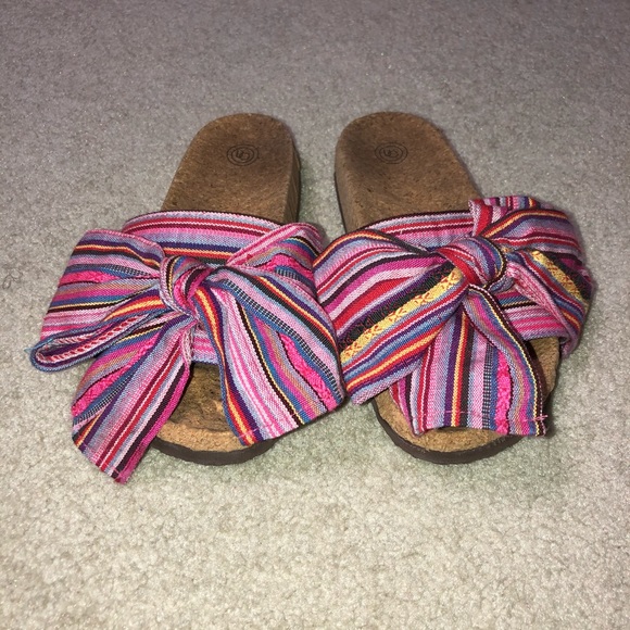 Urban Outfitters Striped Bow Pool Slide - Picture 2 of 7